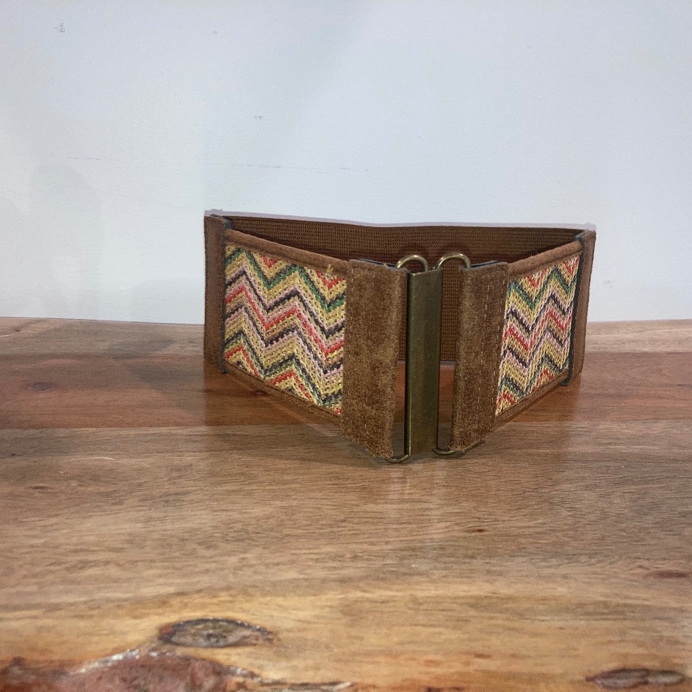 Super cute belt.  Size xs. Brown, multicolor